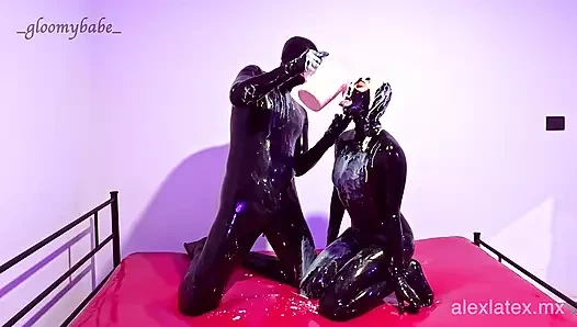 Yapışkan lateks oyunu t1, hadi ortalığı dağıtalım - kasvetli bebek