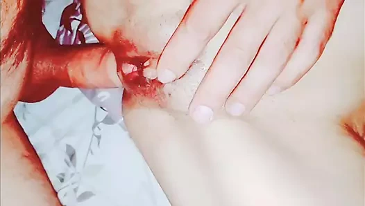 Sıkı bir götünün fışkırtıcı büyük bir yarakla geriliyor