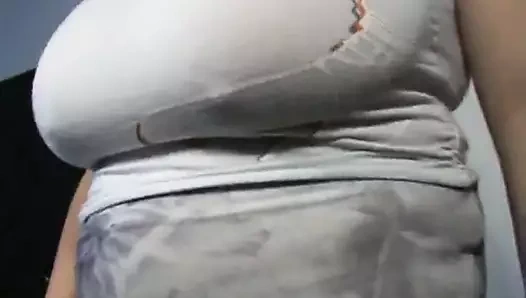 Sıkı bluz büyük memeler