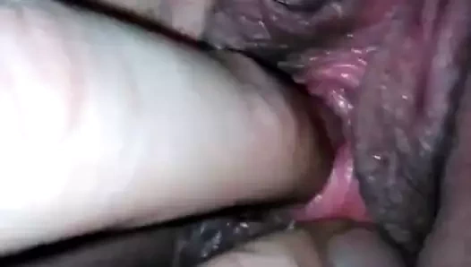 il ilme la chatte de sa femme l ecarte et la doigte