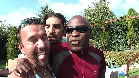 Sarışınlarla Vahşi Havuz Partisi Grup Seks Partisi Büyük Yarak Emiyor