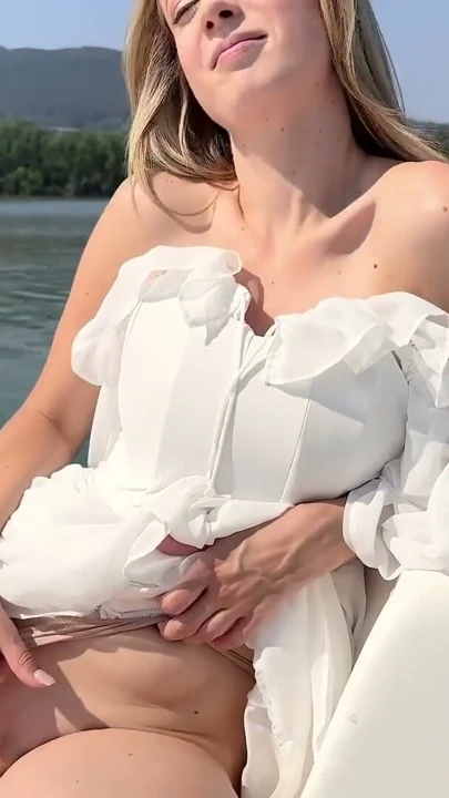 EV YAPIMI XXX - Yaramaz Adriana Tatlı Sarışın nefes kesen porno hikayesi | Bölüm 1