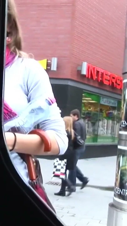 Anastasia an der Strasse angesprochen und im BumsBus gefickt | Clip 1