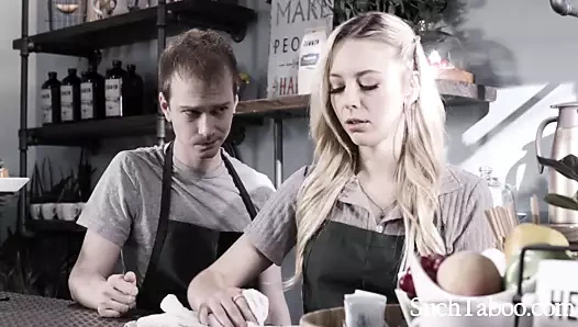 Mistreated lezbiyen nerd gets geri at ona kabadayı