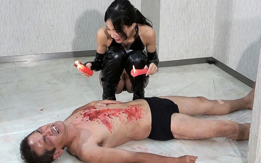 Sadist kadın patronun ateşli ağda cezası