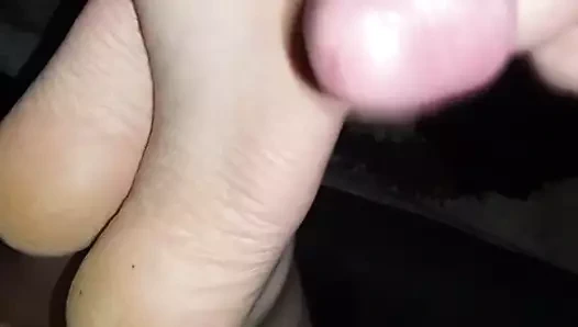 Büyük twinks üzerinde onu ayaklar ve bacaklar