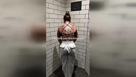 PUSSY FLASH - TEEN'S YOGA ROUTINE GOES WRONG