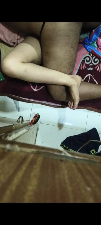 Hintli yenge chudai domaltarak sert sikişiyor ve kovboy kız