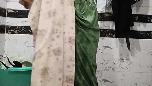 Priya bhabi büyük amcıklı saç gösterisi