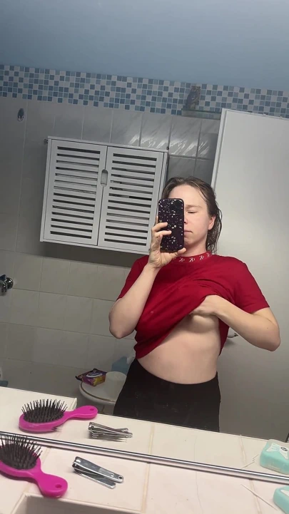 Göğüsler fazlasıyla şımartılmış ve yağlanmış