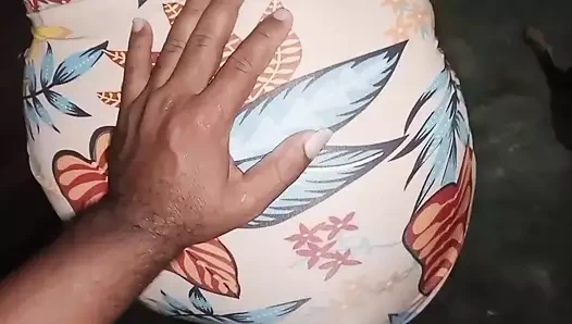 Evanjelik üvey anne telefonunda gezinirken azgın üvey oğlu tarafından arkadan yakalandı