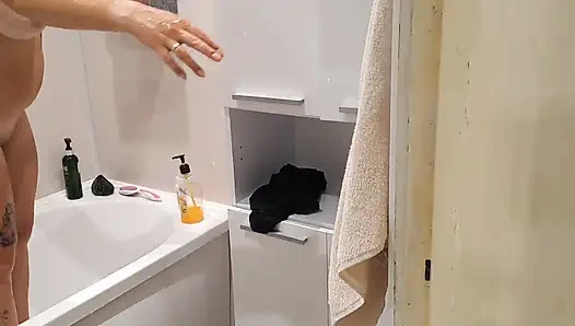 Genç üvey kız kardeşimi arıyorum ve mastürbasyon