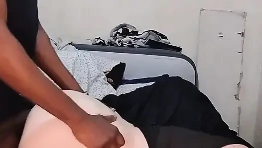 Arkadan çekimler güzel amının her yerine boşalmaya yol açıyor!