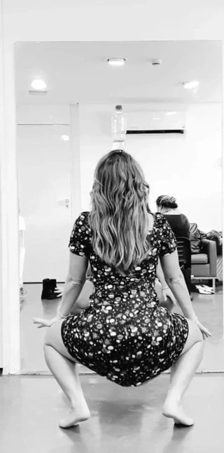 Paola Oliveira rebolando