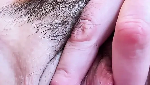 Sophie James Sweaty ve Kontrolden Çıktı