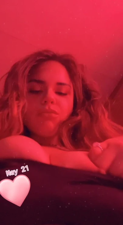 Sarah Smiles показывает тебе ее пухлые колготки