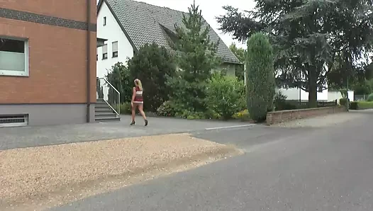 Azgın Alman orta yaşlı seksi kadın kocasını en iyi arkadaşıyla vahşi üçlü seks yapmaya ikna ediyor