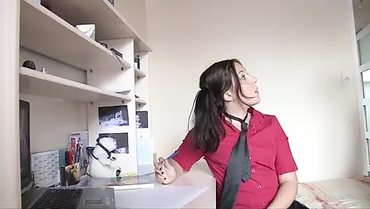 Yarağa aç Fransız genç kız götten sikiliyor
