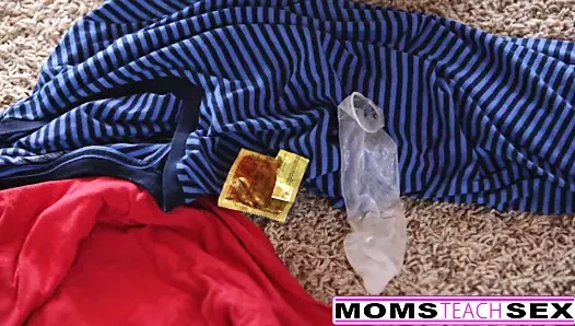 Milf julia ann Üç yollu ile üvey oğlu ve genç Creampie