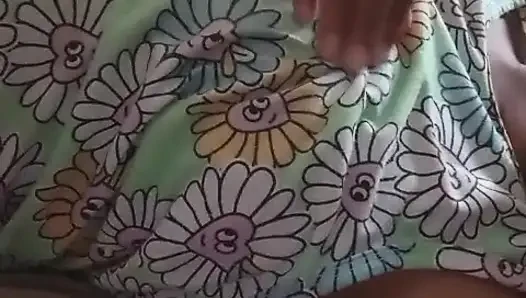 Çılgın Kamboçyalı genç erkek avcısı Maxine X 24 inç dildo ve makine yapıyor
