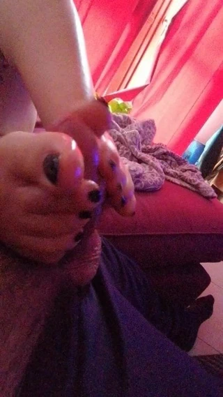 itaatkar köle alır bir uygun yağlı footjob bölüm