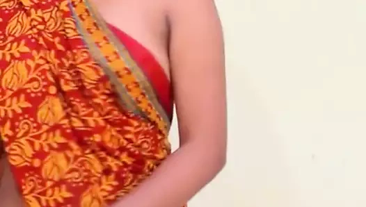 seksi' kız vücudunu gösterir