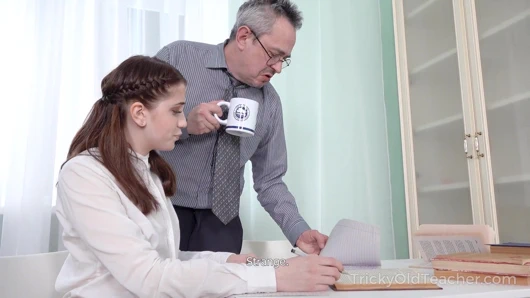 Zor yaşlı öğretmen - yaşlı öğretmen seksi öğrenci yapar
