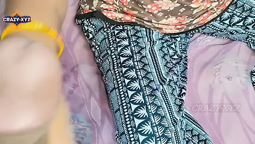 Hintli köylü kız arkadaş erkek arkadaşıyla sıkı amcık sikişiyor sert chudai xxx video