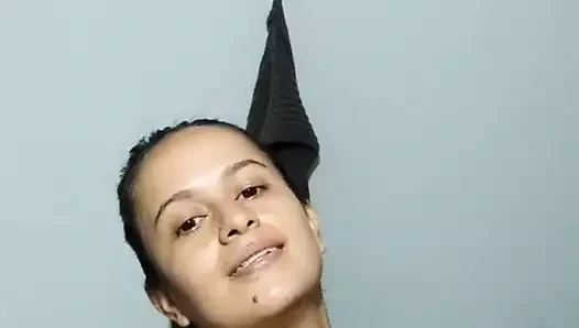 Büyük götlü sarışın özel video çekiyor