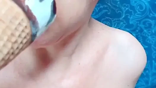 Sabrinahole iyi emiyor ve sert sikişiyor