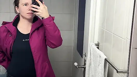 Büyük göğüslü kadın