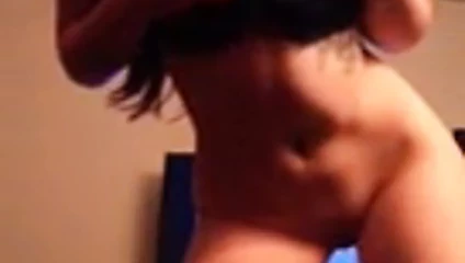 Amatuer kız gösterileri ona büyük memeler