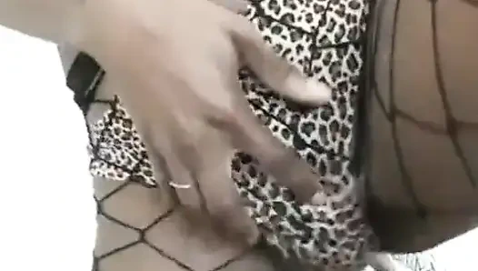 Siyah zenci amcığımı gösteriyorum