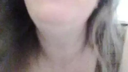 Seksi bebek brenda adalet şarkı söylüyor