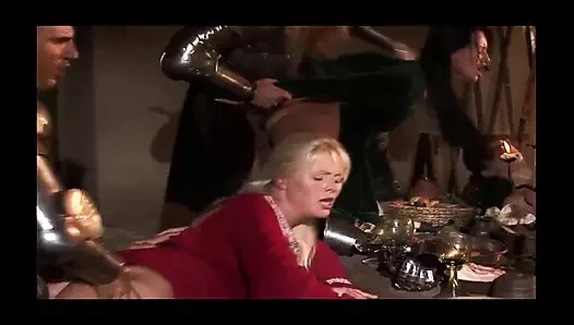 Claudia Adams, Kathy Anderson, Kristi Love ve Wildy sert bir seks partisinin tadını çıkarıyor