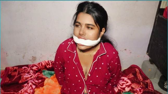 18 sal ki Indian ladki pados ki ladki ko Ghar per Bulaya