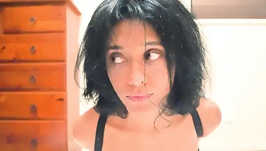 Ateşli brat wyld yasmin robot ve büyük yarağı tarafından tekrarlanan orgazmlarla disipline ediliyor