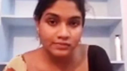 Wide Bhabhi Chuche Dhikhate Huwe