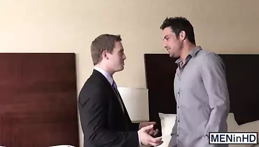 Jack ve Tommy'nin lise buluşması ateşli bir anal ile biter