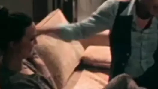 Büyük klasik yarağı sallıyor!