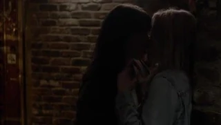 Michele hicks and ever carradine - kiralık silahlar