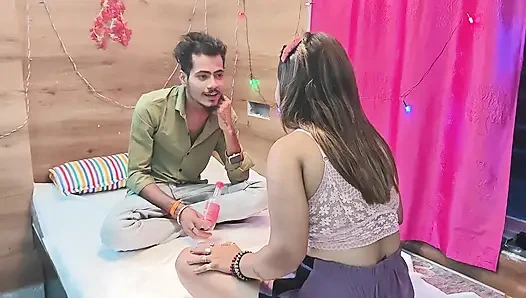 Hintli Erkek Kardeş Oynarken Teyzesinin Kızıyla Seks Yapıyor, Video Viral Oldu