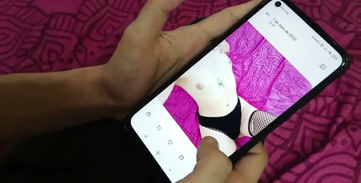 Üvey erkek kardeşim fotoğraflarımla mastürbasyon yapıyor ve ona amımı vererek ona yardım ediyorum