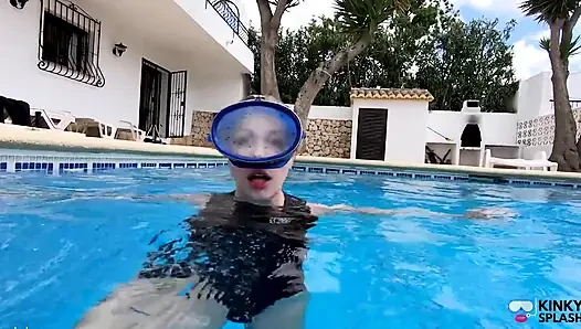 Sualtı giysisi ve maske fetişi dolum, baloncuklar ve nefes kontrolü