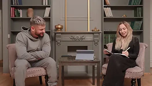 Seksi büyük memeli psikologla sikişerek orgazm oluyor