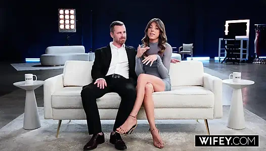 Evli kadın çarpıcı formda ateşli evli kadın Jessie kocasının önünde büyük zenci tarafından genişletiliyor