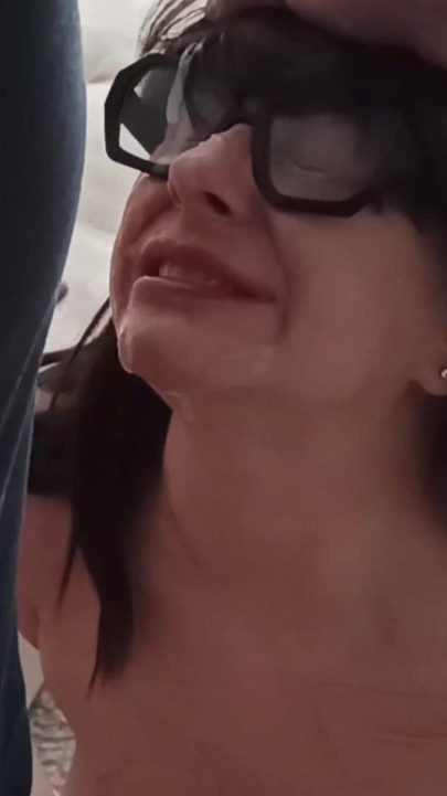 Yeni biseksüel üçlü grup seks. İKI ERKEK BIR KADıN. Evli kadın biseksüel köleyi kocası için davet ediyor. Bölüm 2. Ep 31643 | Klip 2