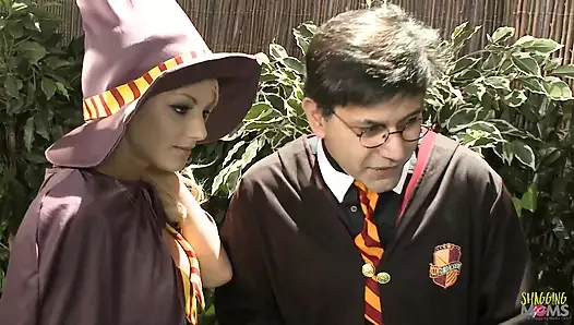 Lezbiyen grup sekste amcık yalama ve parmaklama izlemek için harika bir şey