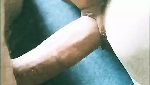 Oyuncu seçmelerinde büyük bir yarak orta yaşlı seksi kadının sıkı deliklerini açıyor