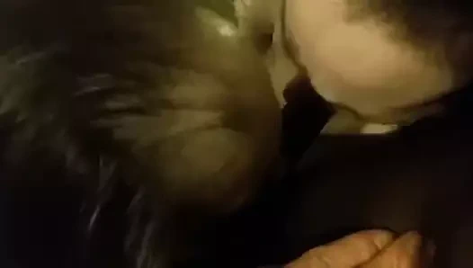 Evli çift büyük zenci paylaşıyor